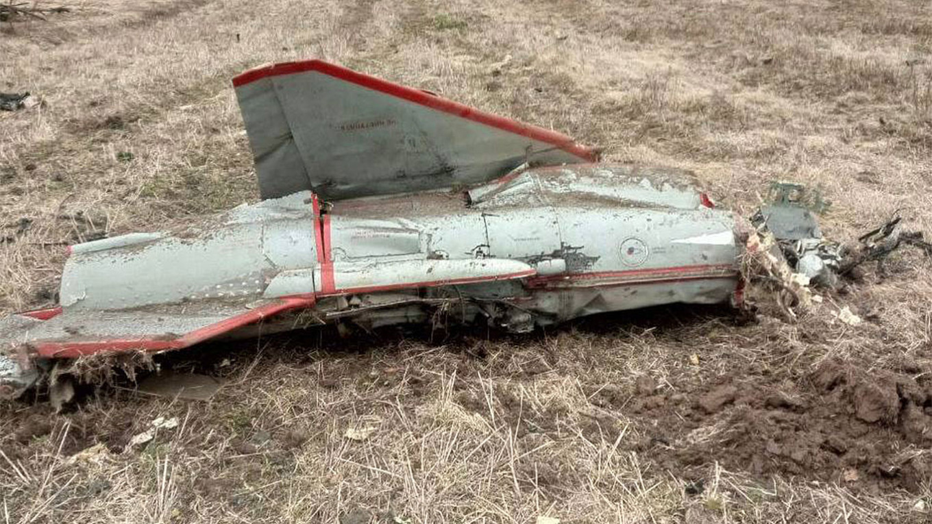 Обломки советского беспилотного самолета-разведчика Ту-143 в Брянской области  @Archer83Able / X