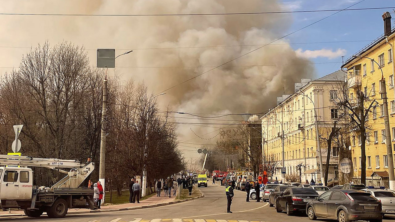 Пожар в здании Центрального научно-исследовательского института войск Воздушно-космической обороны в Твери. Алиса Довыденко / ТАСС