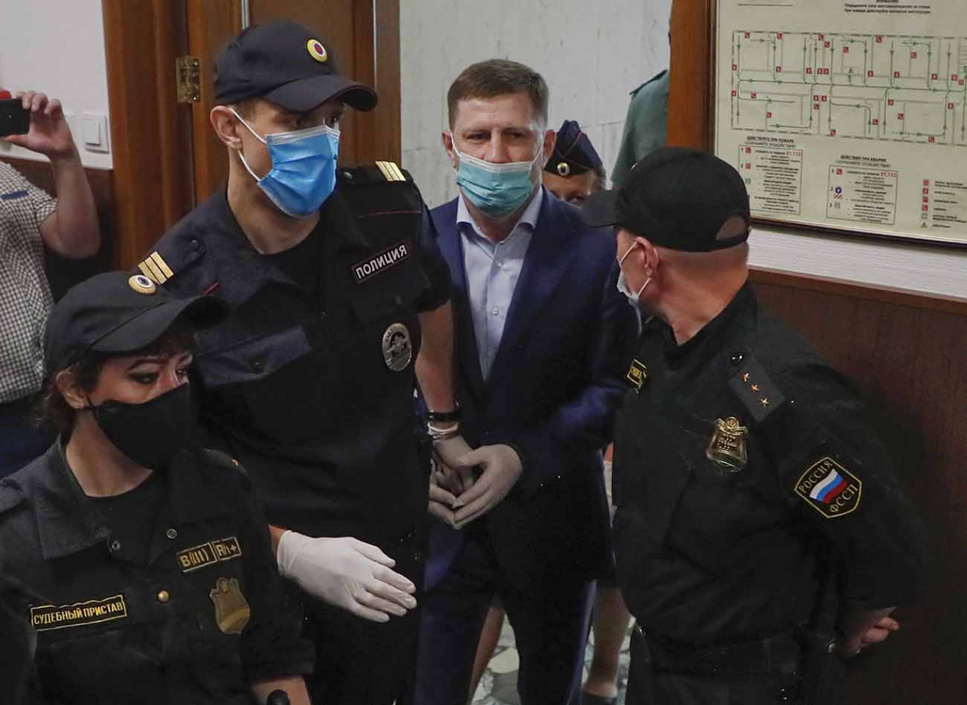 Сергей Фургал в московском суде в минувшую пятницу. Максим Шпиенков / EPA / ТАСС