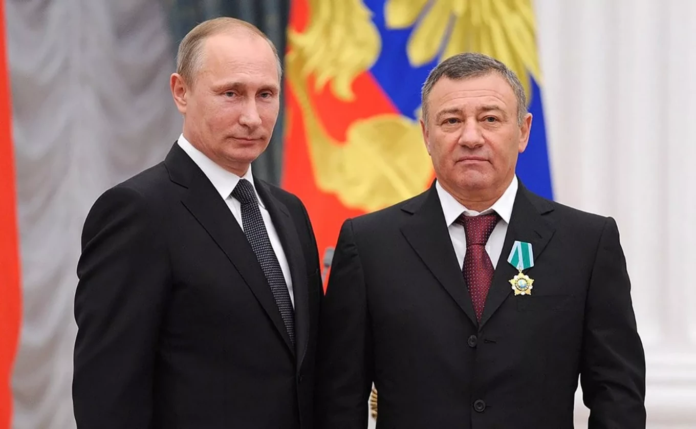 Орденом Дружбы награждён первый вице-президент Федерации дзюдо России Аркадий Ротенберг. 29 ноября 2013 Администрация Президента России