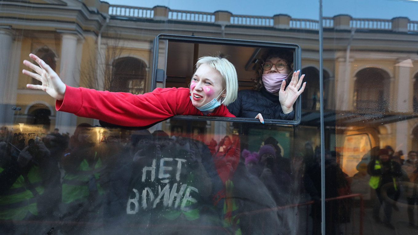 Выступающие против. Москва против войны. Российские против войны. Выступления против войны в Москве. Деятели культуры против войны.