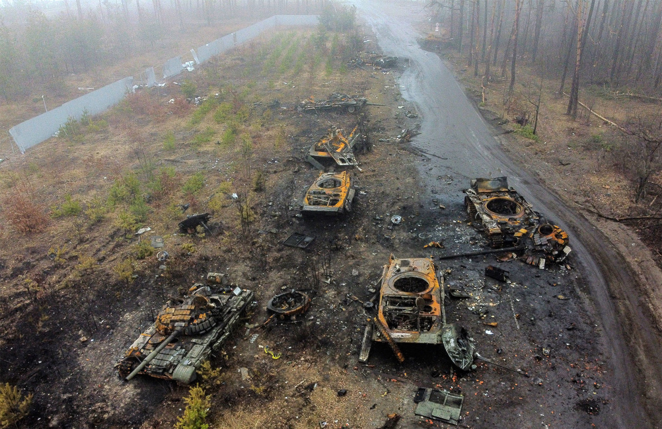 Сгоревшая в Украине Военная техника