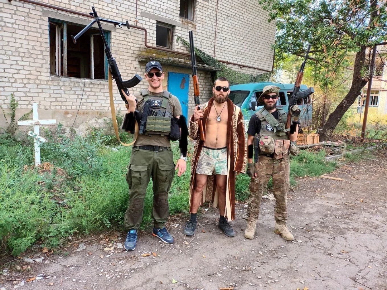 Роман и другие наемники Вагнера в селе Клиново под Бахмутом, Украина. Личный архив.
