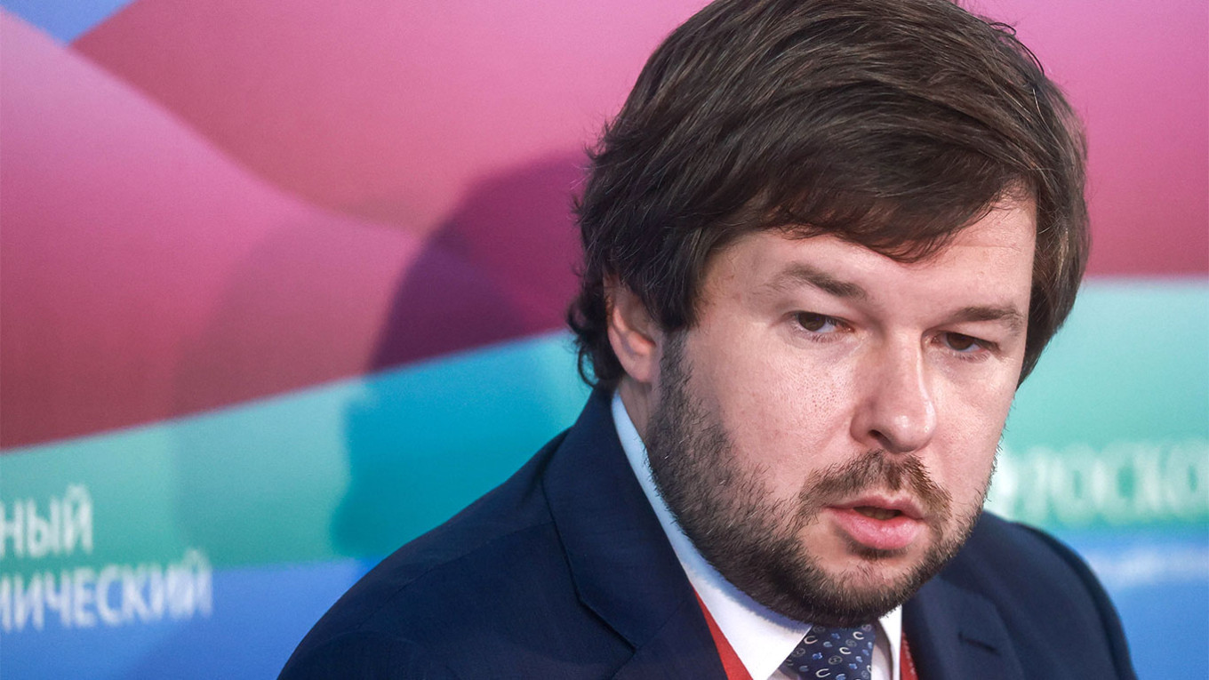 Европейски образованный финансист-патриот Павел Сорокин помог собрать престарелому начальству побольше денег на войну