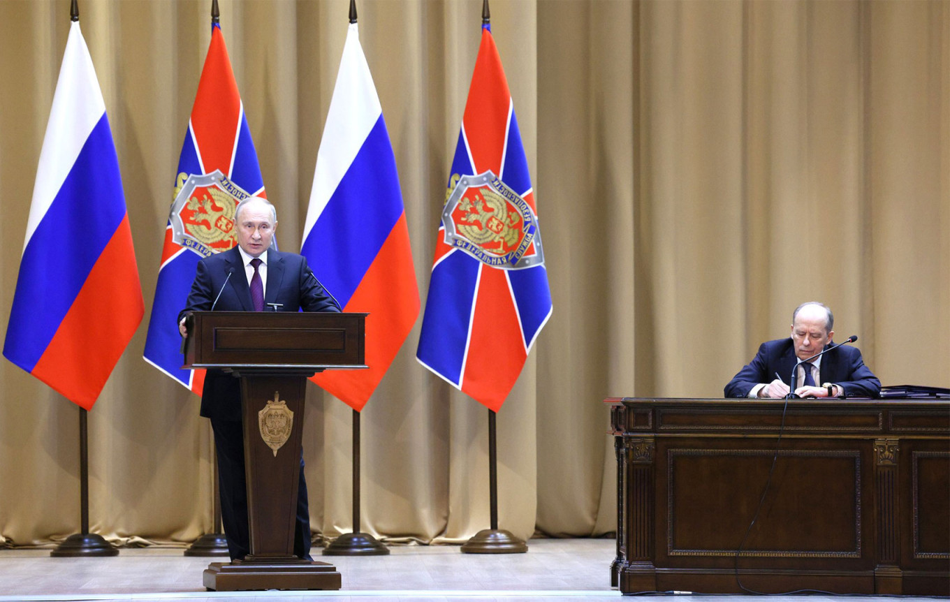 Путин и директор ФСБ Александр Бортников. kremlin.ru