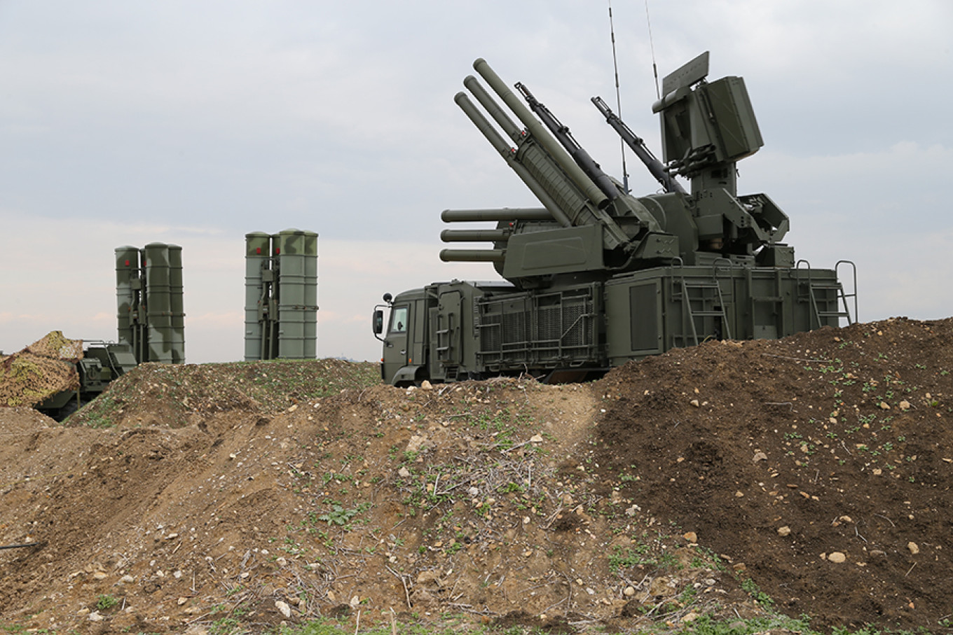 Из жаркой Сирии в снежную Москву прибыл «Панцирь С-1» – для защиты административно-промышленных объектов и районов от самолетов, вертолетов, крылатых ракет и высокоточного оружия Министерство обороны РФ