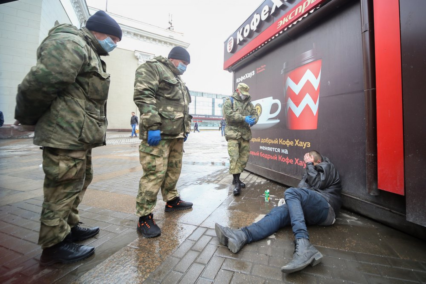 Как сидеть дома, когда дома нет? Сергей Ведяшкин / Агентство новостей «Москва»