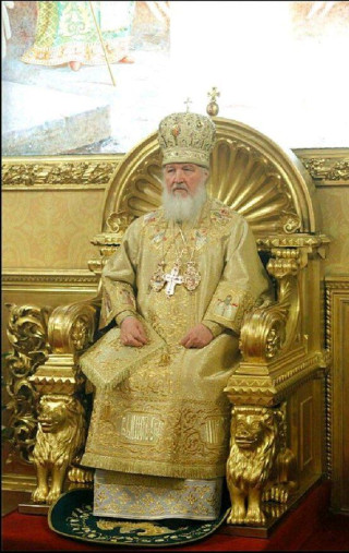 Скромность украшает патриарха Кирилла