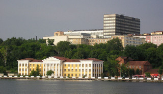 Ижевск, столица Удмуртии, имеет население более полумиллиона человек.