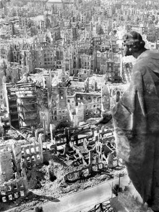 Не только Дрезден, но и многие другие города Западной Германии лежали в руинах, и отнюдь не «план Маршалла» стал причиной их быстрого возрождения