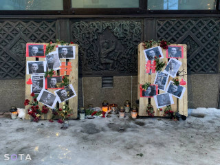 Мемориал у российского консульства в норвежском Киркенесе (около 20 км от границы с Мурманской области)
