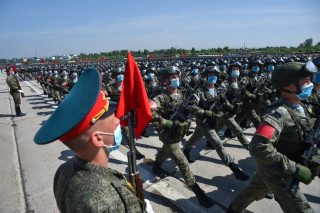 Один из курсантов сказал The Moscow Times^ что, проведя парад, «мы сможем доказать другим странам, что у нас самая сильная и самая мобилизованная армия в мире».