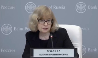 Наблюдательные люди пишут, что Ксения Юдаева уже полтора года одевается практически исключительно в черное