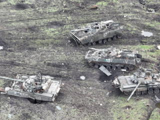 В танковых сражениях российская техника часто оказывалась разбитой, как, например, под Угледаром