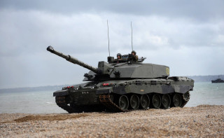 У британского премьера Риши Сунака с танками «Челленджер» получился такой же символ, как некогда у войск РФ на параде с заглохшим танком «Армата»: на словах все готово, в действительности – нет