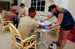 Вспышка лихорадки Зика в Латинской Америке (2015–2016). Персонал ВВС проходит тестирование на вирус Зика в Рио-Сан-Хуане, Доминиканская Республика. 2016 год