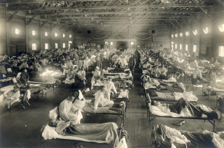 Эпидемия испанки (1918–1920). Больница скорой помощи во время эпидемии гриппа, Кэмп-Фанстон, Канзас, США, 1918 год