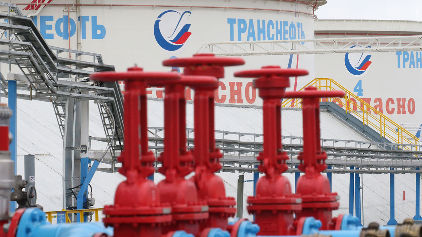 Индия и Китай отказались платить больше за российскую нефть - Русская  служба The Moscow Times