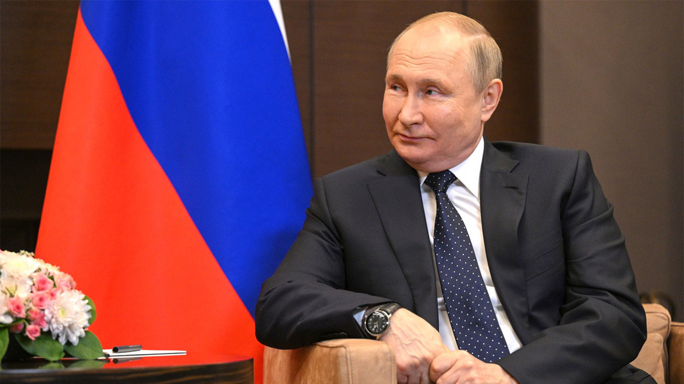 СМИ: Путин возит с собой чемодан с экскрементами - Русская служба The ...