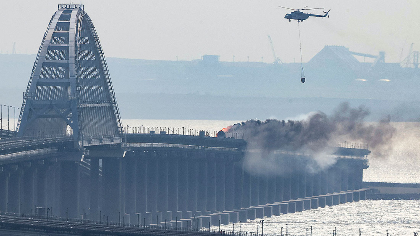 Washington Post Крымский мост взорвали украинские спецслужбы Русская служба The Moscow Times 