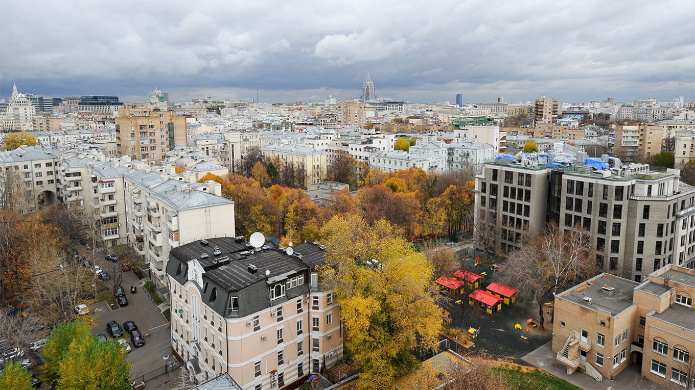 Спрос на элитные новостройки в Москве рухнул почти вдвое - Русская ...