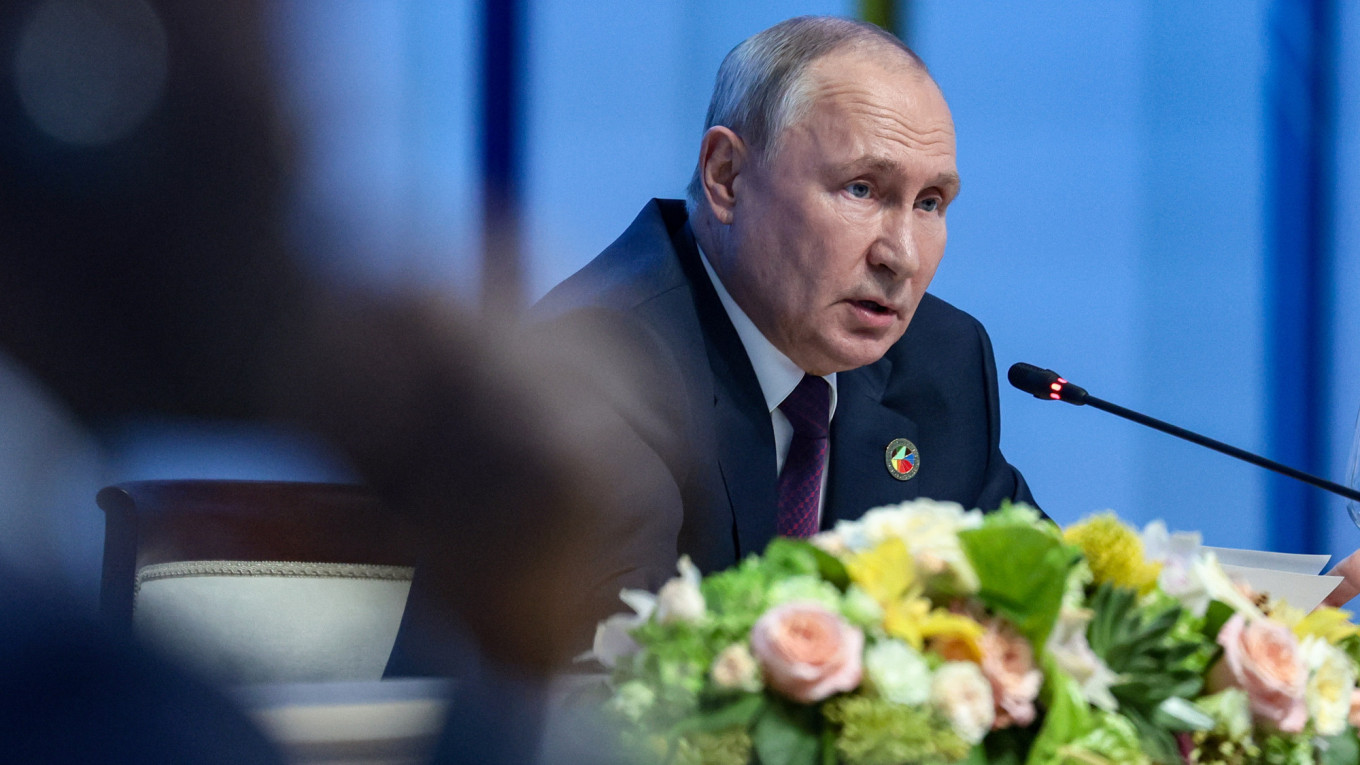 «Нас просили». Путин объяснил договоренностями отступление из-под Киева ...