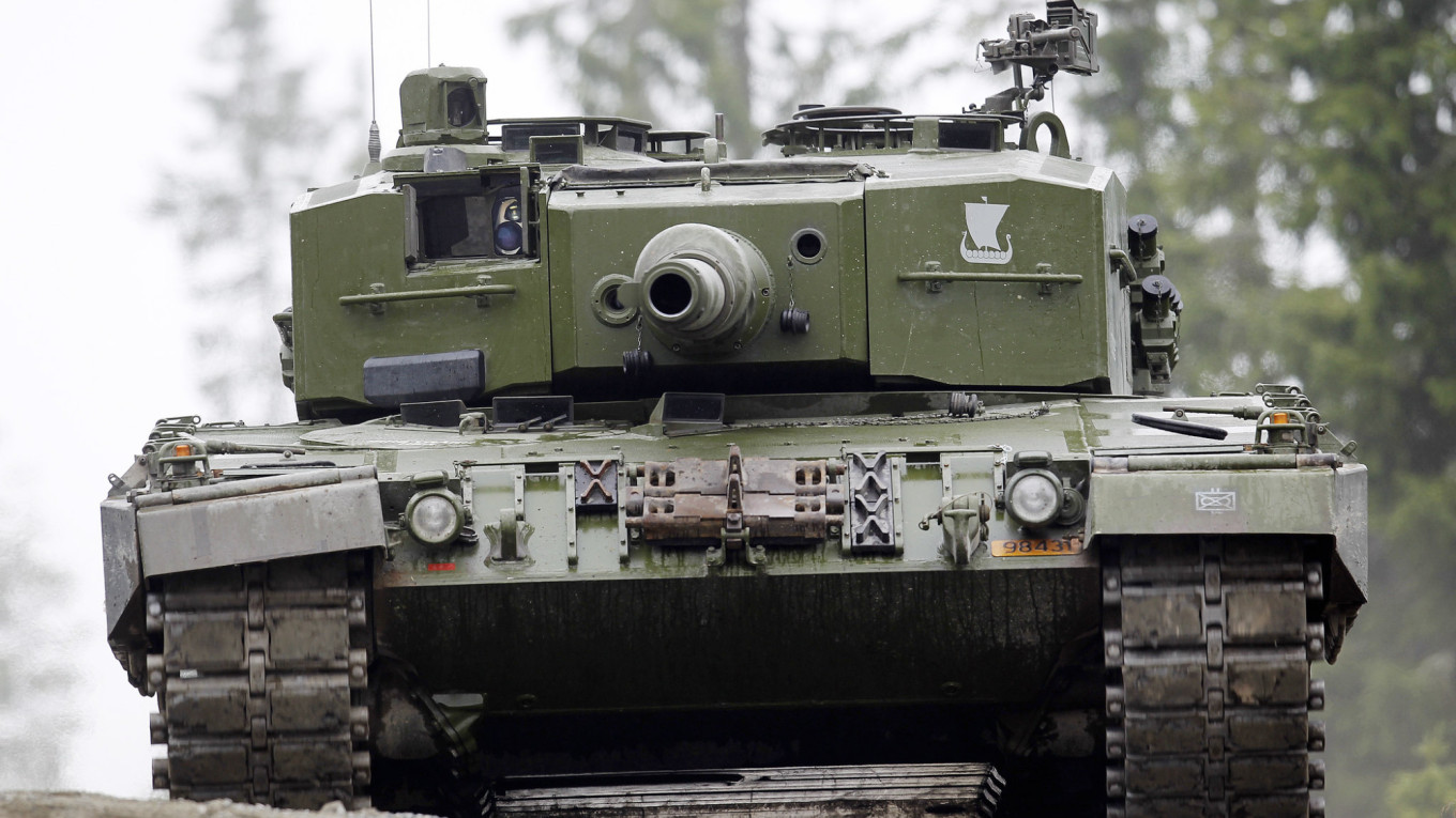 Spiegel: Германия отправит Украине роту танков Leopard 2 - Русская служба  The Moscow Times