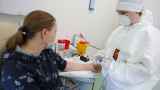 У половины тяжелобольных в Москве отрицательные тесты на коронавирус, сказал Собянин