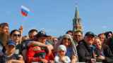 «Еще один выходной»: День России не вызвал патриотического настроя у москвичей