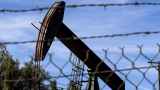 Нефтяники в США начали сокращать добычу вопреки призыву Трампа «бури, детка, бури»