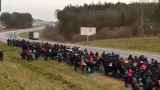 В Белоруссии сотни беженцев идут к польской границе  