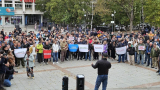 «Им мерседесы, а нам жигули». Сотни человек вышли на митинг против утильсбора во Владивостоке
