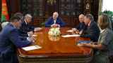 Лукашенко пошел на сделку с Трампом. США смягчили санкции против Беларуси в обмен на освобождение десятков политзаключенных