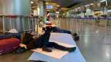 Трудовые мигранты застряли в аэропортах Москвы после закрытия границ из-за коронавируса 