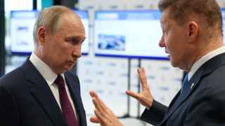 Планы у Владимира Путина (слева) и Алексея Миллера были – наказать Европу. Вышло наказать не только Европу, но в большей степени себя