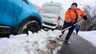 Дворники стали лидерами России по росту зарплат