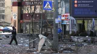 Разрушения после обстрелов в Киеве.