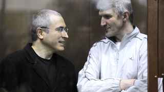 Михаил Ходорковский и Платон Лебедев в суде в 2010 году