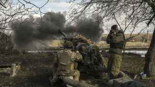 Украинские военные на позициях под Бахмутом