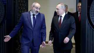 С Премьер-министром Республики Армения Николом Пашиняном перед началом заседания Совета коллективной безопасности ОДКБ в 2022 году