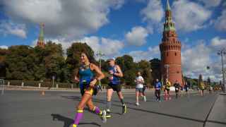 Юрий Чечун пришел первым в Московском марафоне, преодолев длинную дистанцию всего за 2 часа 16 минут и 7 секунд.
