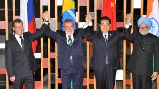 Первый состав политического союза, выдающего себя за экономический: Дмитрий Медведев, Лула да Силва (сейчас он снова президент Бразилии), Ху Цзиньтао (в октябре 2022 года его вывели под руки из зала заседаний Компартии Китая) и Манмохан Сингх