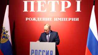 Владимир Путин на мультимедийной выставке «Пётр I. Рождение империи» 