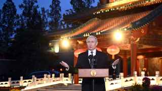 Владимир Путин во время визита в Китай говорил о безграничной российско-китайской дружбе. Но российские деньги с трудом проходят китайскую границу