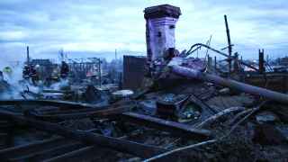 В Называевске огонь повредил или полностью уничтожил 29 жилых домов и 23 нежилых здания. В тушении участвовали 165 человек, 23 единицы техники и пожарный поезд. 

Региональные власти объявили чрезвычайную ситуацию в области.