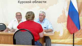 Уполномоченный по правам человека в Курской области Владимир Фирсов (справа)
