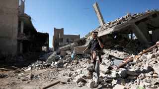 Арабская коалиция нанесла авиаудары по столице Йемена Сане в ответ на атаку по территории ОАЭ.