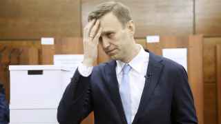 Состояние Алексея Навального улучшились, но остается тяжелым.