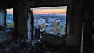 Вид Северодонецка из разрушенной квартиры.
