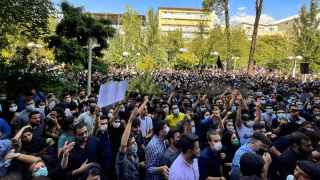 Студенты университета Амира Кабира протестуют против ношения хиджаба и Исламской Республики